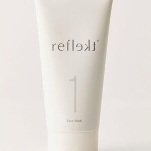 Reflekt 1 Daily Exfoliating Face Wash / comes with 5 travel size bottles